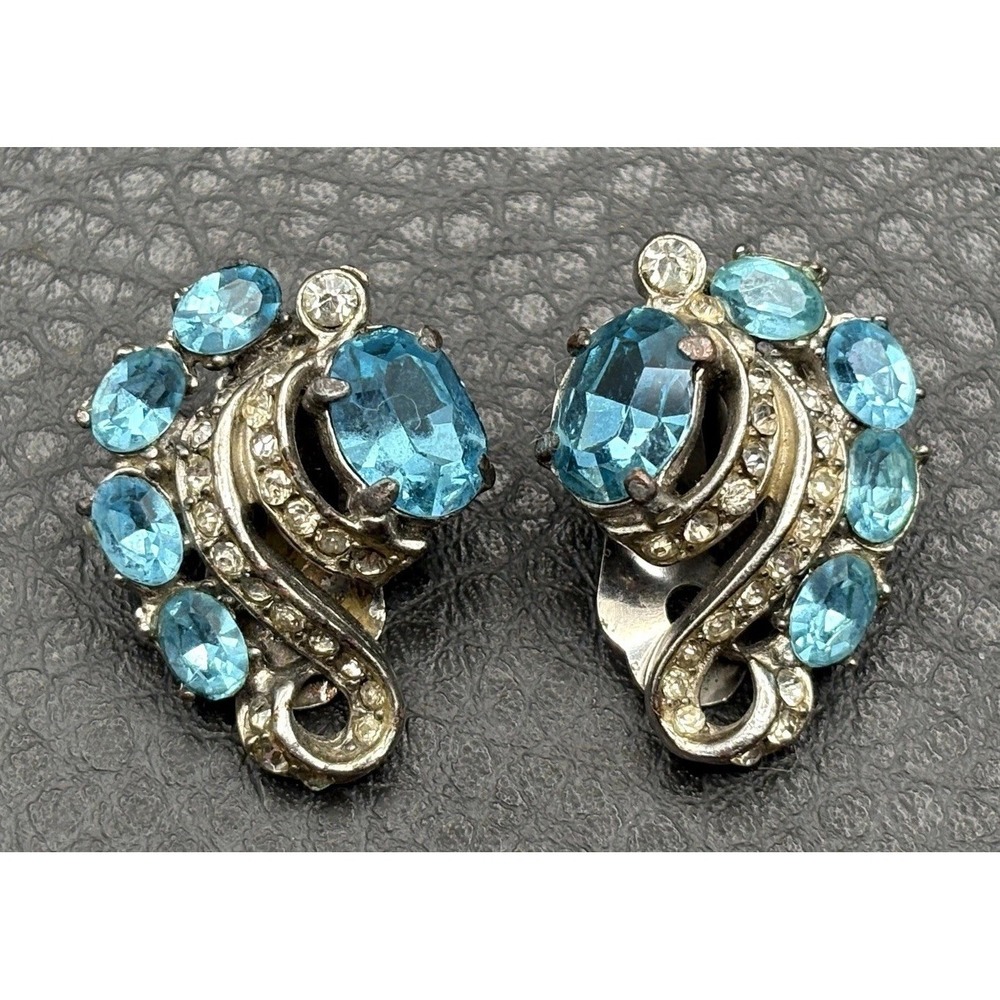 Vintage Art Deco Blue Crystal Rhinestone Clip Earrings Silver Tone